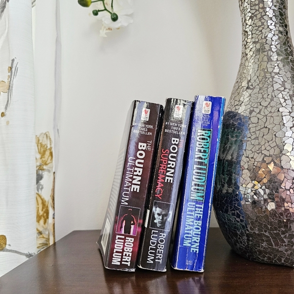 Robert Ludlum Lot of 3 Paperback Books The Bourne Ultimatum The Bourne Supremacy - Picture 3 of 10